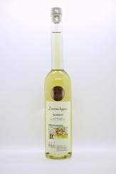 Zwetschgenwasser im Holzfass gelagert 